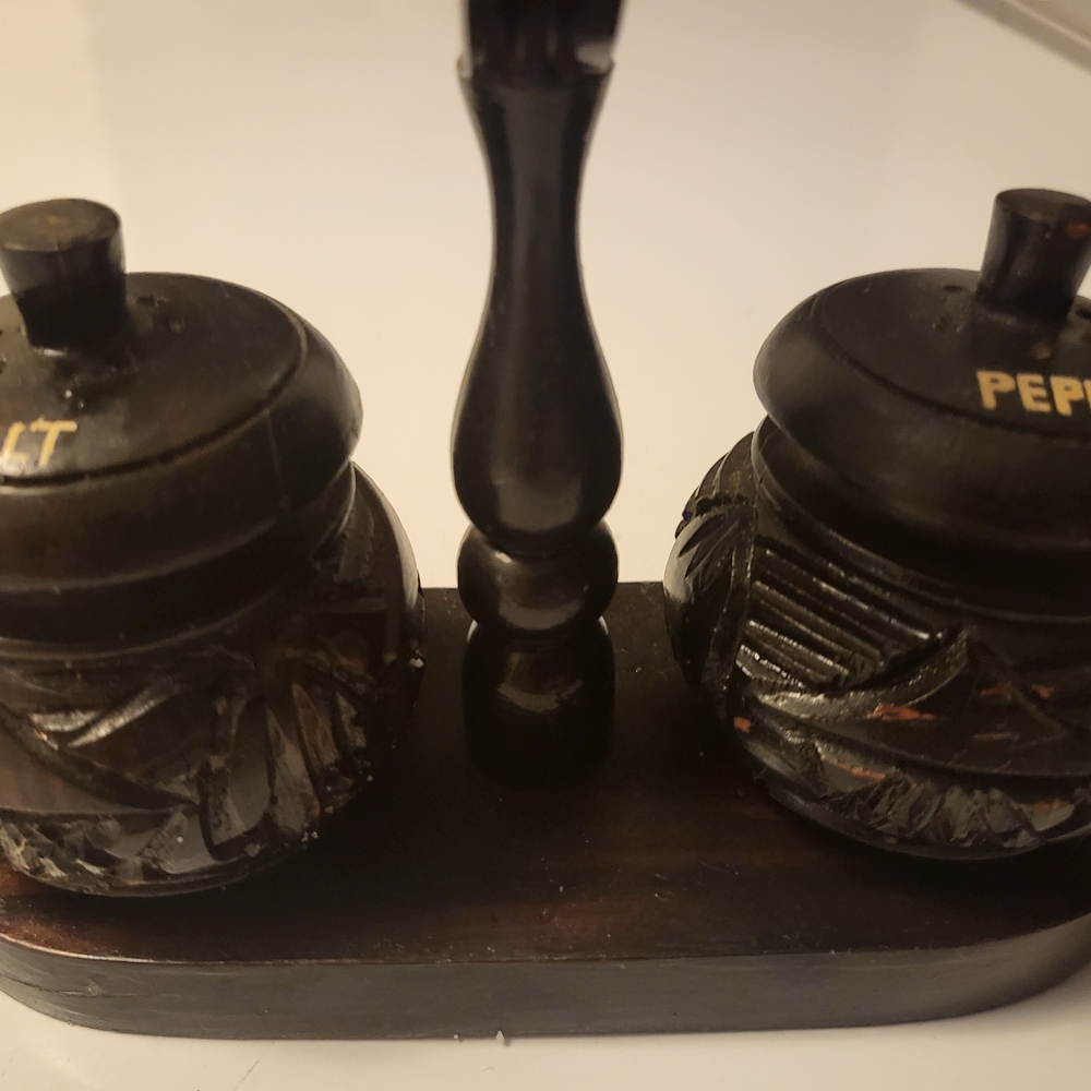 Elegant Black Salt and Pepper Shaker Set
